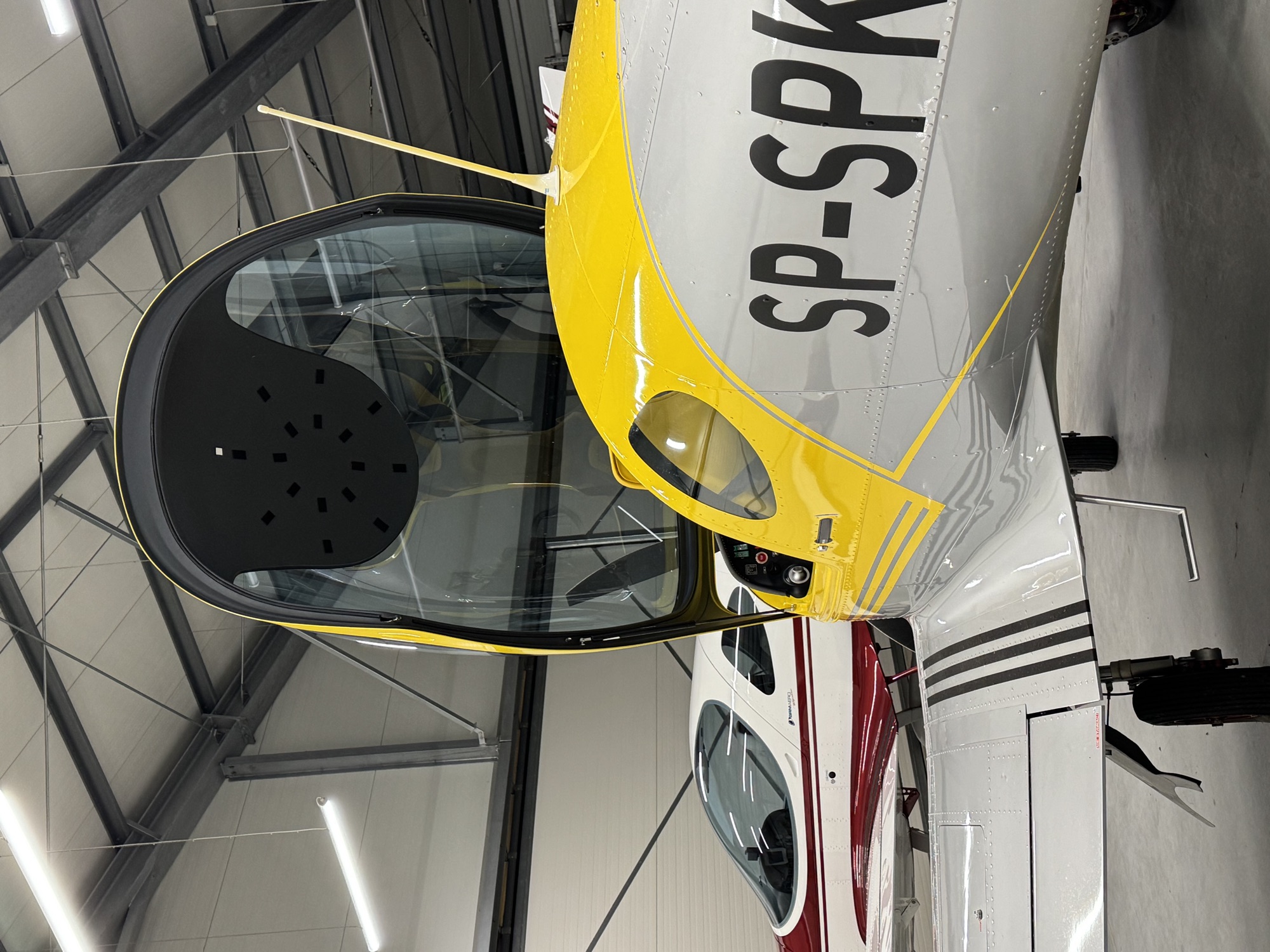 Piotr, our first customer of 2025, received the new version of the Q-Sun Visor—featuring a longer screen—for his B23 aircraft just before departing for Tunisia. This is what the cabin roof looks like after removing the old version; the new Q-Sun Visor attaches using the same reusable 3M Dual Lock strips.