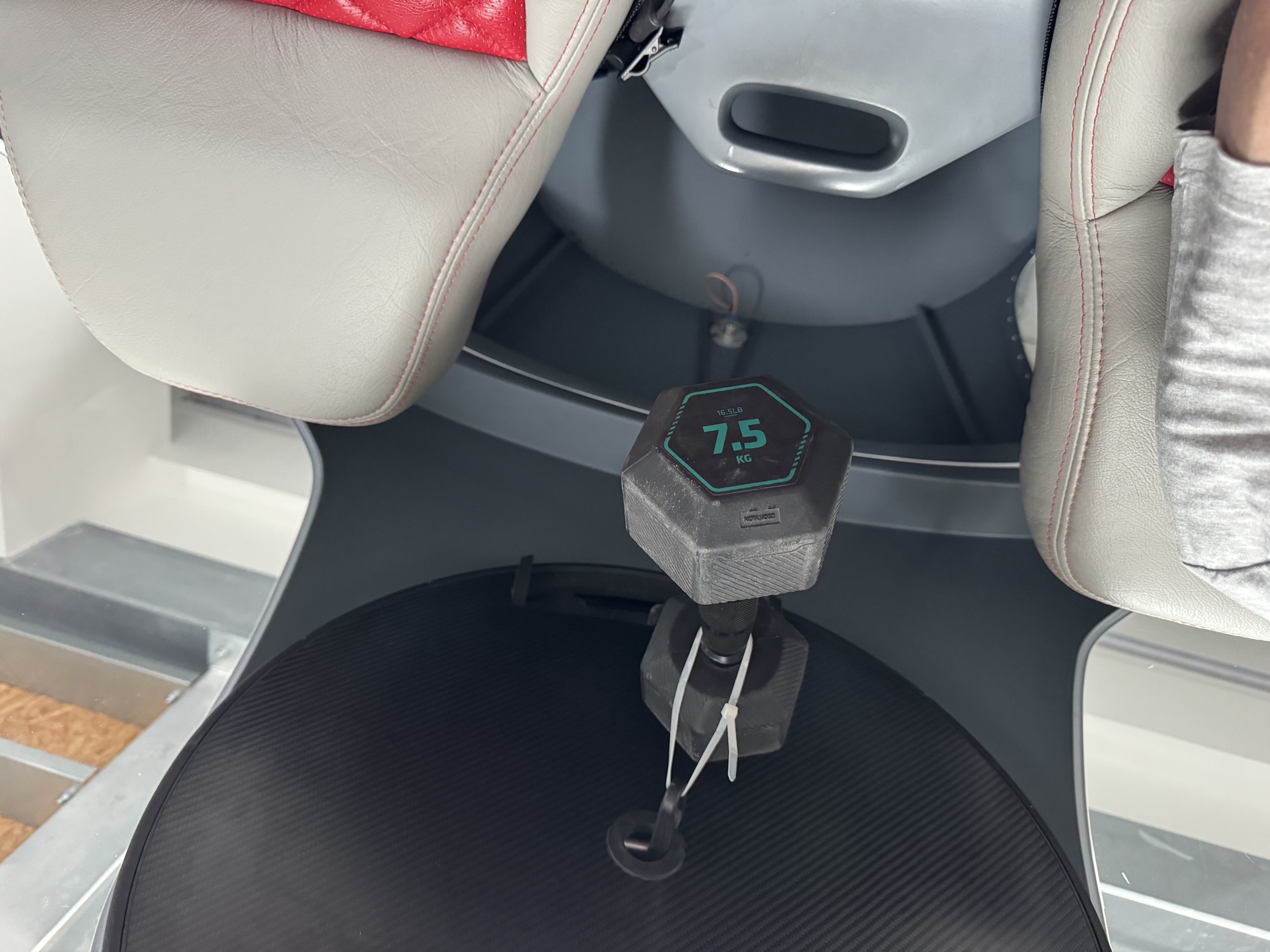 While the sun visor weighs less than 2 kg, it is secured using ultra-strong, heavy-duty 3M™ Dual Lock™ mushroom-head fasteners. We tested it with a 7.5 kg dumbbell suspended directly from the visor—proving a safety margin of at least 5x, with capacity to spare.